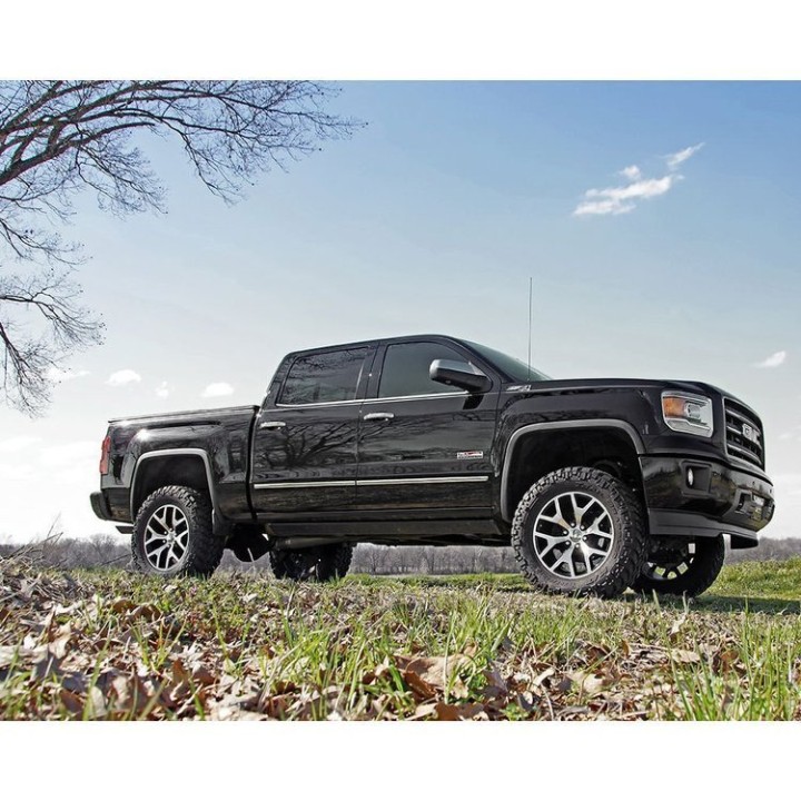 Zestaw zawieszenia do wahaczy ze stali odlewanej Rough Country Lift 6"