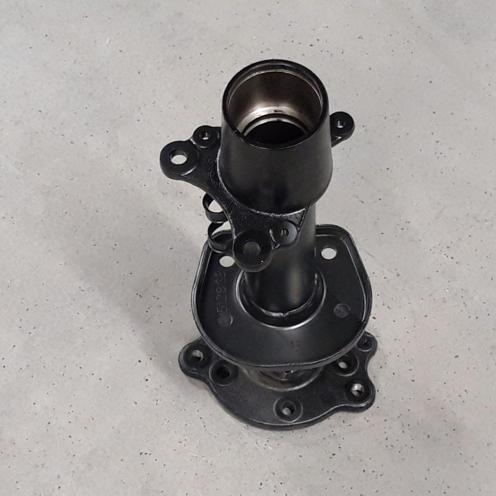 HOUSING, REAR AXLE RH.