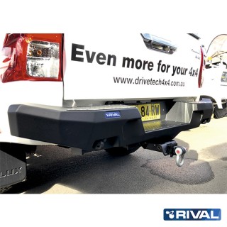 Bumper zderzak Toyota Hilux tylny wszystkie roczniki od 2011 