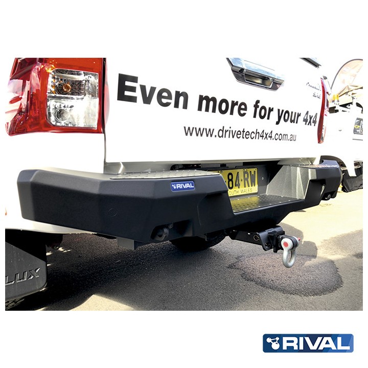 Bumper zderzak Toyota Hilux tylny wszystkie roczniki od 2011 