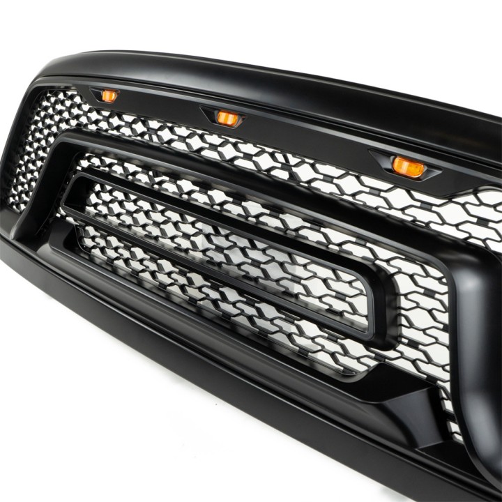Grill z emblematem RAM w kolorze czarnym OFD