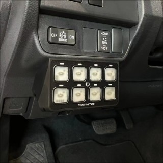 Voswitch TACO8 8-gniazdowy panel przełączników w dolnej części deski rozdzielczej kompatybilny z Toyotą Tacoma od 2016 r