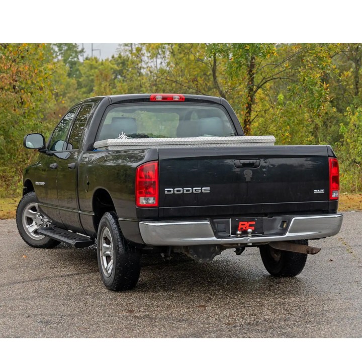 Aluminiowe progi, stopnie boczne Rough Country HD2