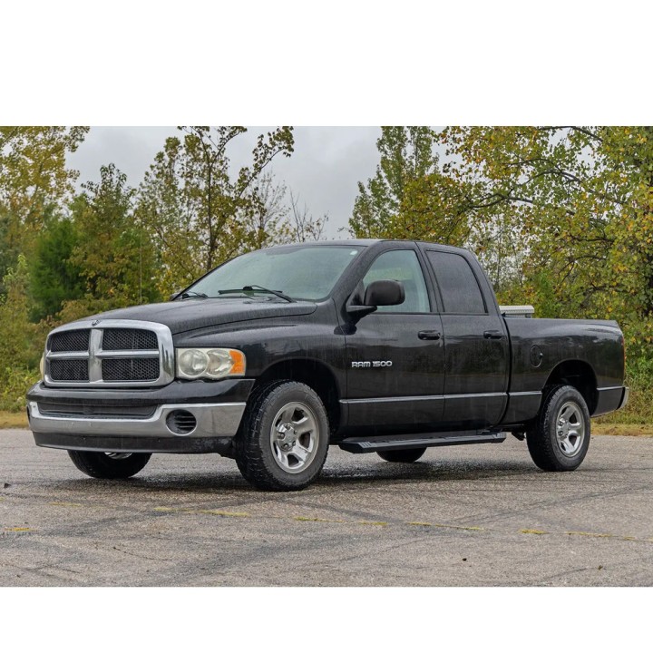 Aluminiowe progi, stopnie boczne Rough Country HD2