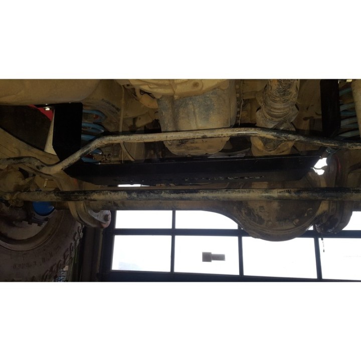 Osłona miski olejowej Nissan Patrol Y61 1998-2004 lift 3-4 cale czerwona