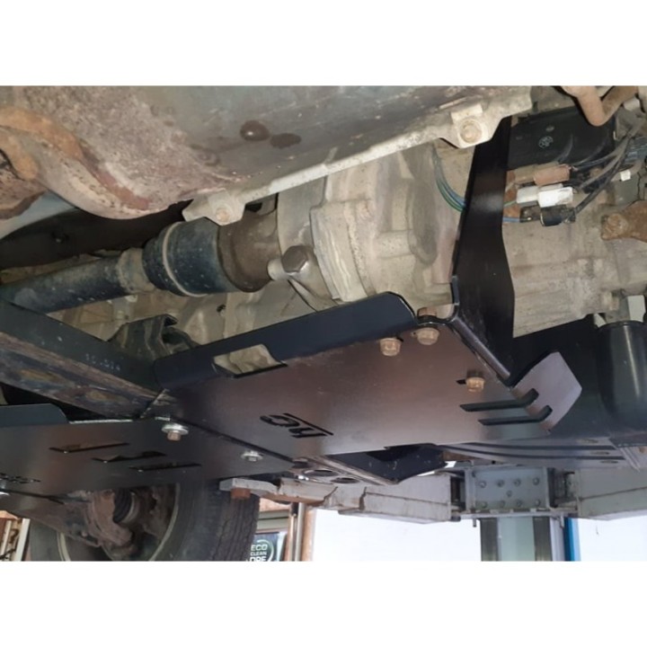 Osłona reduktora Mitsubishi Pajero 4 / Montero 4 2006-2014 czerwona