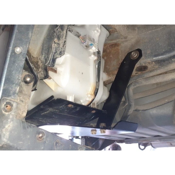 Osłona tylnej nagrzewnicy Mitsubishi Pajero 4 / Montero 4 2006-2014 long