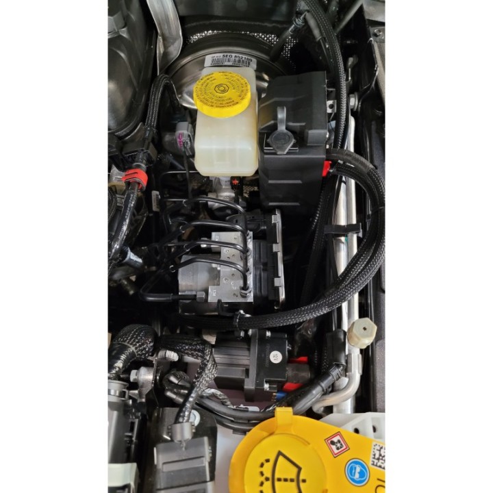 Jeep Wrangler JL 4XE plug-in Hybrid 2024 - płyta montażowa wyciągarki HD pod zderzak EU