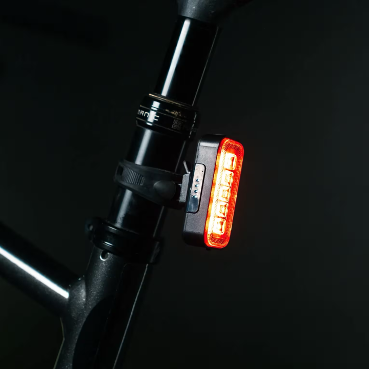 OSRAM LEDsBIKE COMPACT REAR – tylna lampka rowerowa LED z funkcją hamowania - ujęcie 8