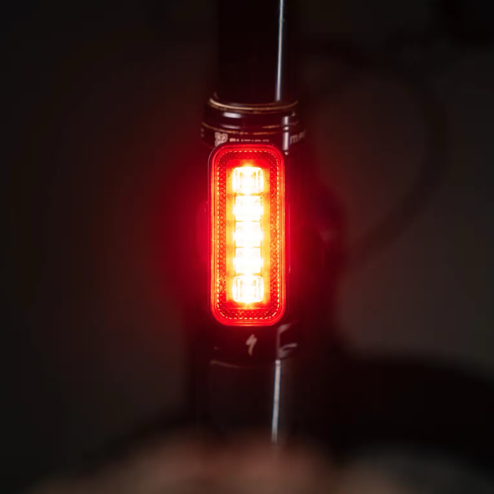 OSRAM LEDsBIKE X REAR – tylna lampka rowerowa LED z czujnikiem hamowania, USB-C, IP54 - ujęcie 8