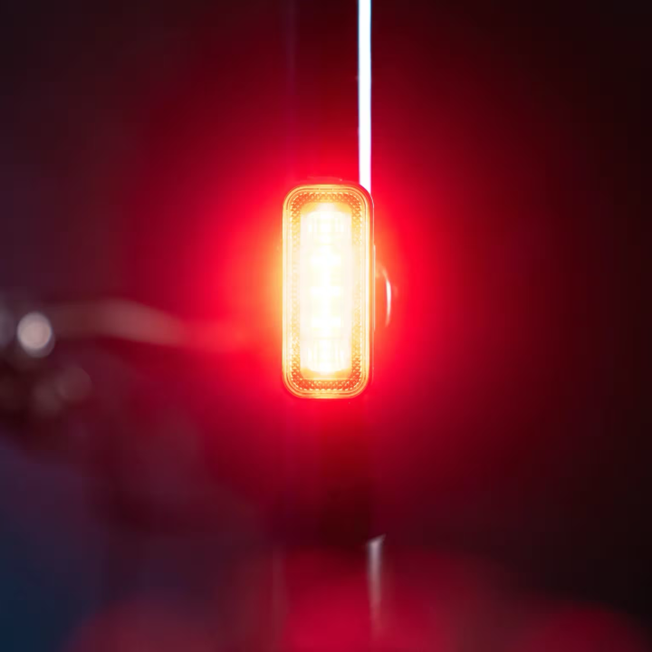 OSRAM LEDsBIKE X REAR – tylna lampka rowerowa LED z czujnikiem hamowania, USB-C, IP54 - ujęcie 9