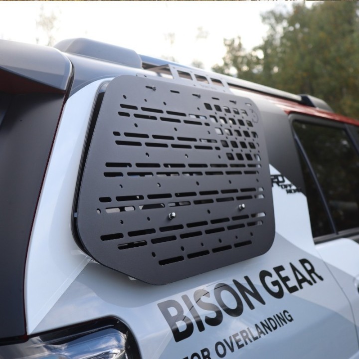 Zewnętrzny panel MOLLE Bison Gear - Toyota 4Runner 5. gen. - Strona: Lewa, Relingi fabryczne - ujęcie 12