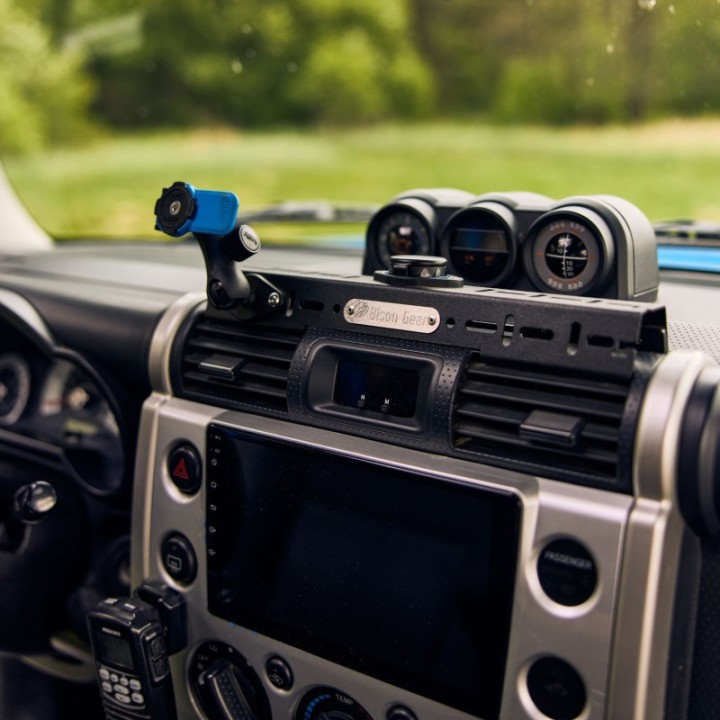 Mocowanie na deskę rozdzielczą Toyota FJ Cruiser bez USB