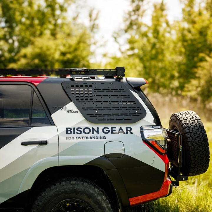 Zewnętrzny panel MOLLE Bison Gear - Toyota 4Runner 5. gen. - Strona: Lewa, Bagażnik niskoprofilowy - ujęcie 10