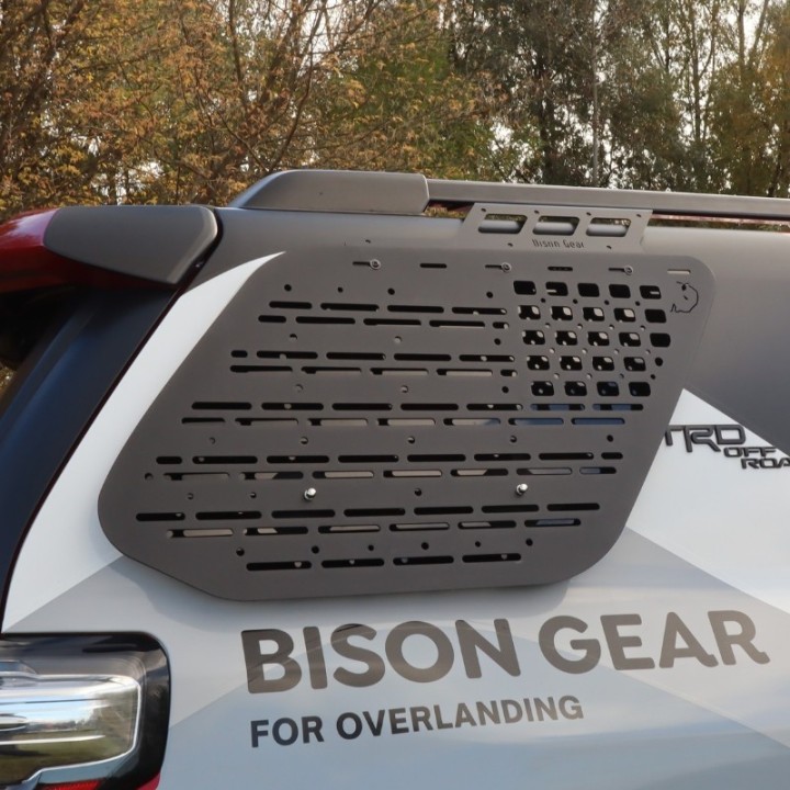 Zewnętrzny panel MOLLE Bison Gear - Toyota 4Runner 5. gen. - Strona: Lewa, Bagażnik niskoprofilowy - ujęcie 19