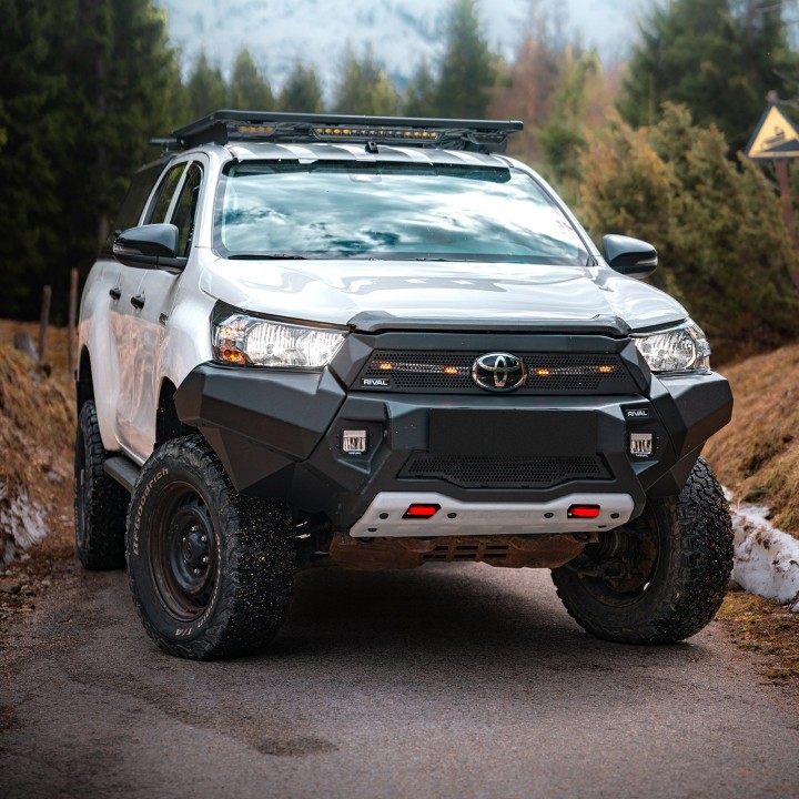 Zderzak przedni aluminiowy Rival bez LED — Toyota Hilux 2020-2022 - ujęcie 2