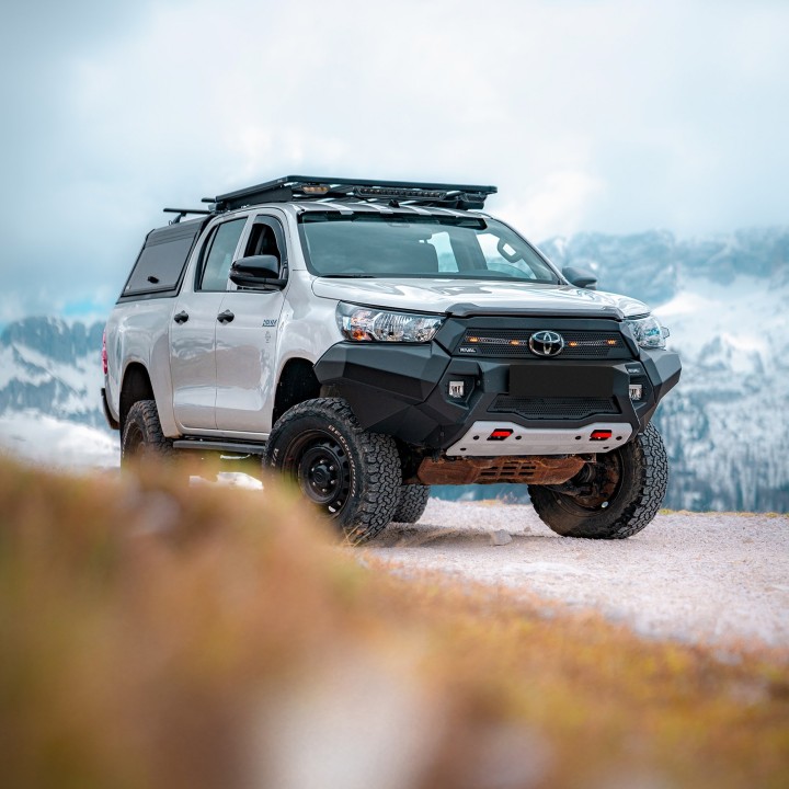 Zderzak przedni aluminiowy Rival bez LED — Toyota Hilux 2020-2022 - ujęcie 4