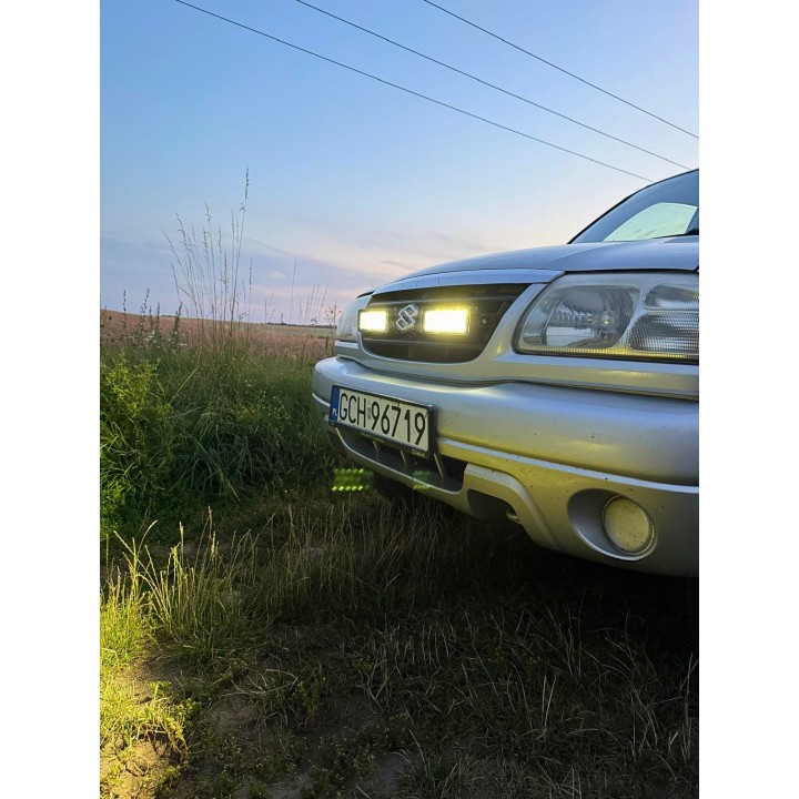 Mocowania lamp LED w atrapę Suzuki Grand Vitara I 98-05