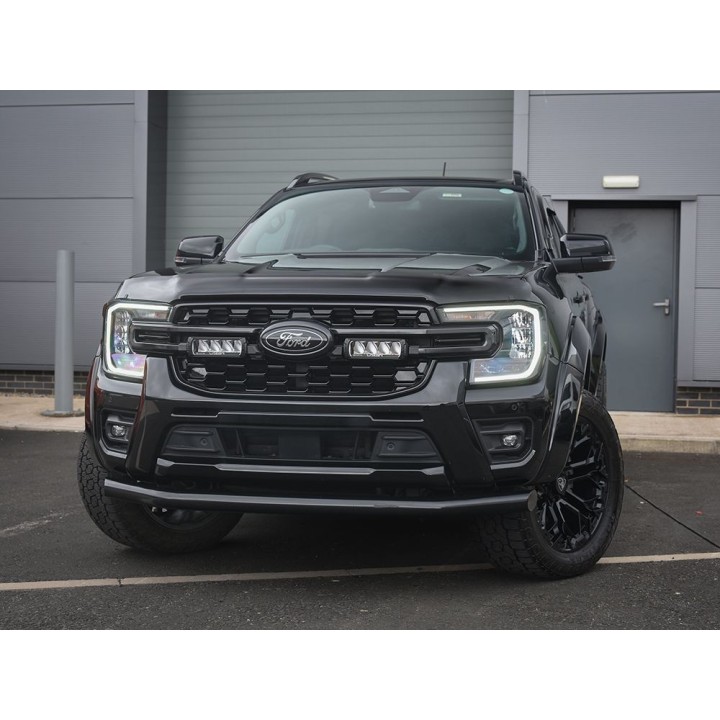 Zestaw dwóch lamp LAZER TRIPLE-R 750 ELITE (Gen2) z systemem montażu w fabrycznym grillu – Ford Ranger Wildtrak - ujęcie 2