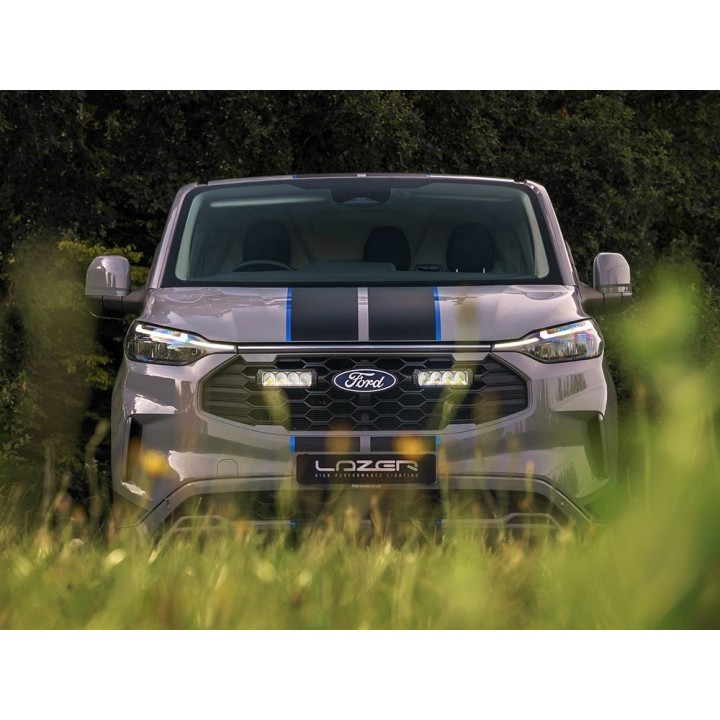 Zestaw dwóch lamp LAZER TRIPLE-R 750 Elite (Gen2) z systemem montażu w fabrycznym grillu - Ford Transit Custom Sport - ujęcie 2
