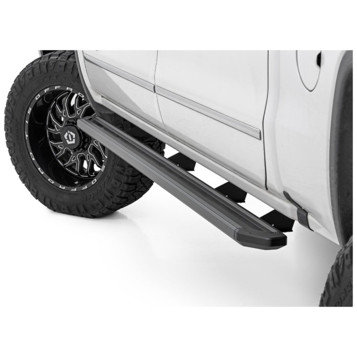 Progi, stopnie boczne Rough Country Multi-Color LED Crew cab