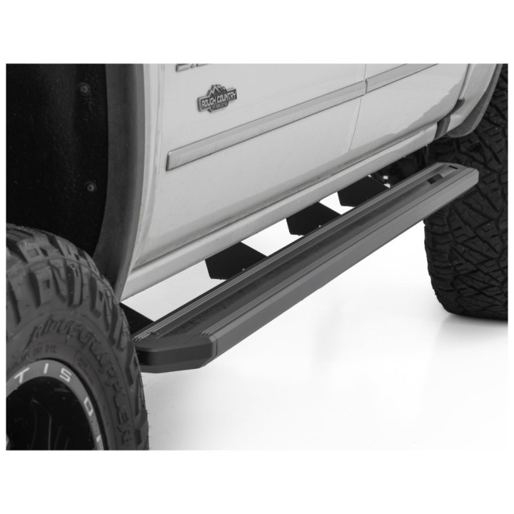 Progi, stopnie boczne Rough Country Multi-Color LED Crew cab - ujęcie 2