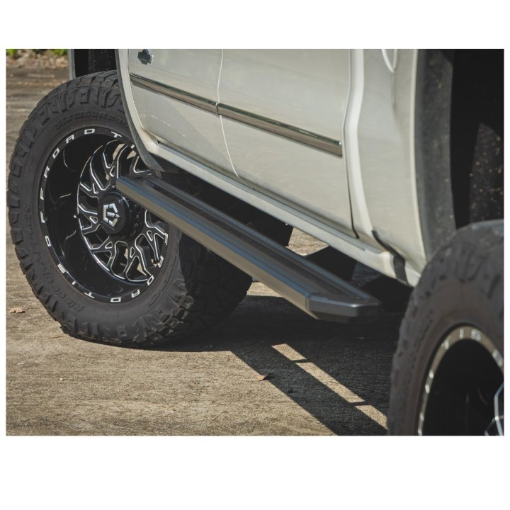 Progi, stopnie boczne Rough Country Multi-Color LED Crew cab - ujęcie 11