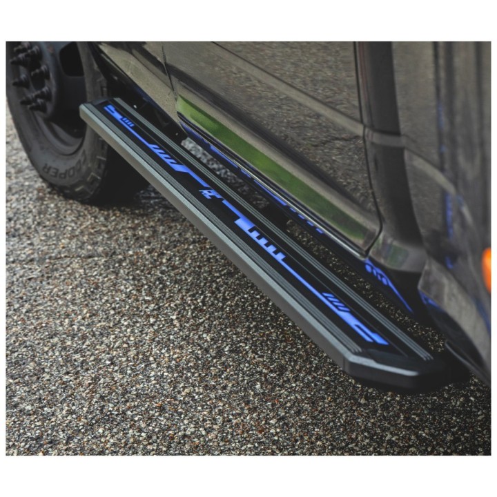 Progi, stopnie boczne Rough Country Multi-Color LED Crew cab