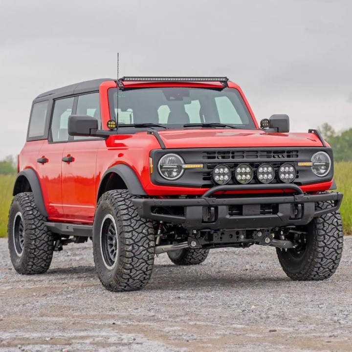Bull bar z mocowaniem oświetlenia LED Rough Country