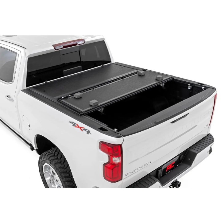Twarda pokrywa paki tri-fold niski profil Rough Country