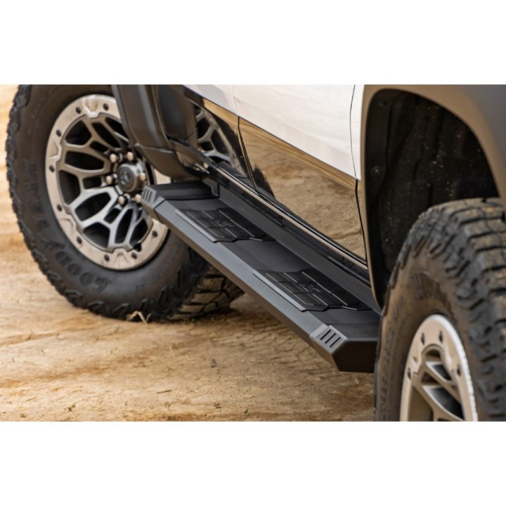 Progi, stopnie boczne Rough Country do RAM 1500 DT