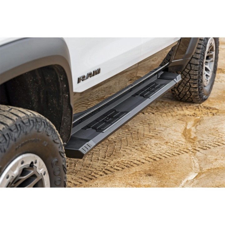 Progi, stopnie boczne Rough Country do RAM 1500 DT