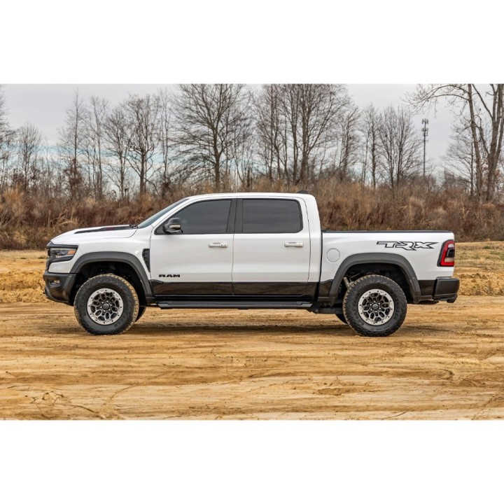 Progi, stopnie boczne Rough Country do RAM 1500 DT