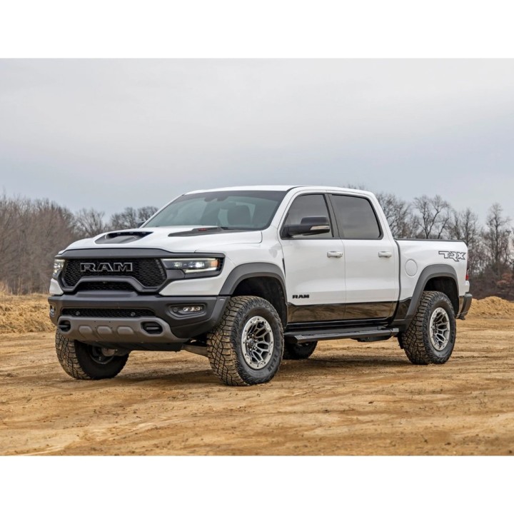 Progi, stopnie boczne Rough Country do RAM 1500 DT