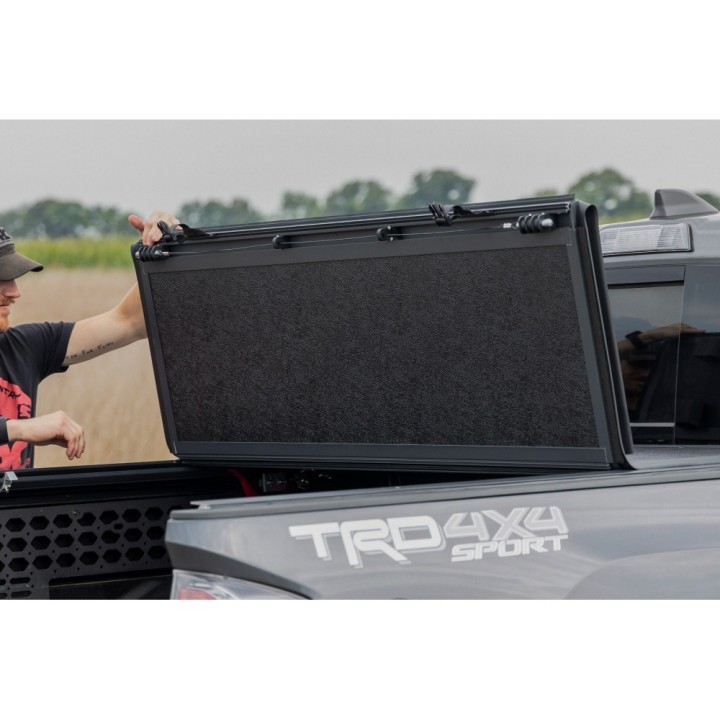 Hard tonneau cover tri-fold niski profil Rough Country
