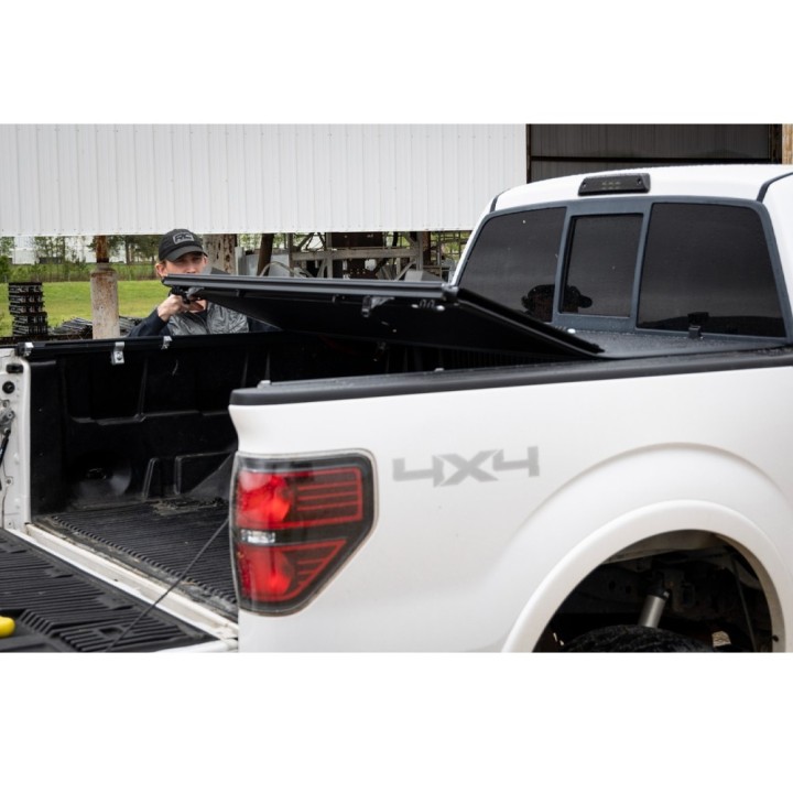 Hard tonneau cover tri-fold niski profil Rough Country