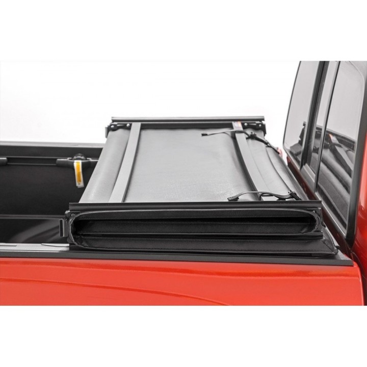 Miękka pokrywa paki tri-fold Rough Country | Szekla4x4