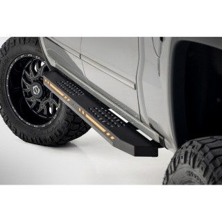 Progi, stopnie boczne Rough Country do Sierra 1500