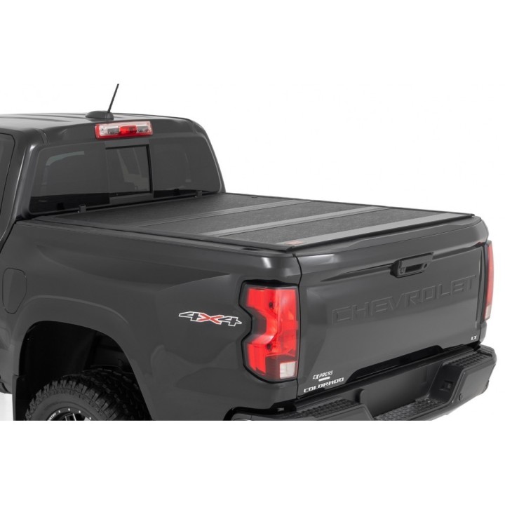 Twarda pokrywa paki tri-fold niski profil Rough Country