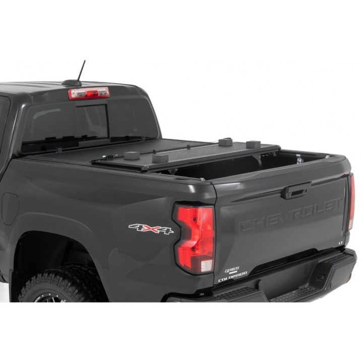 Twarda pokrywa paki tri-fold niski profil Rough Country