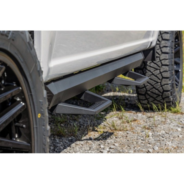 Progi, stopnie boczne regulowane aluminiowe Rough Country