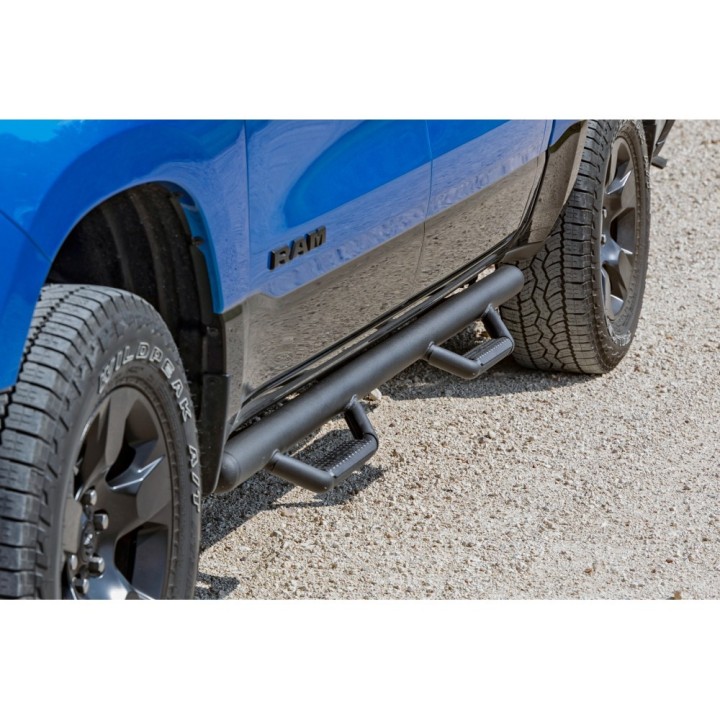 Progi, stopnie boczne Rough Country do RAM 1500 DT