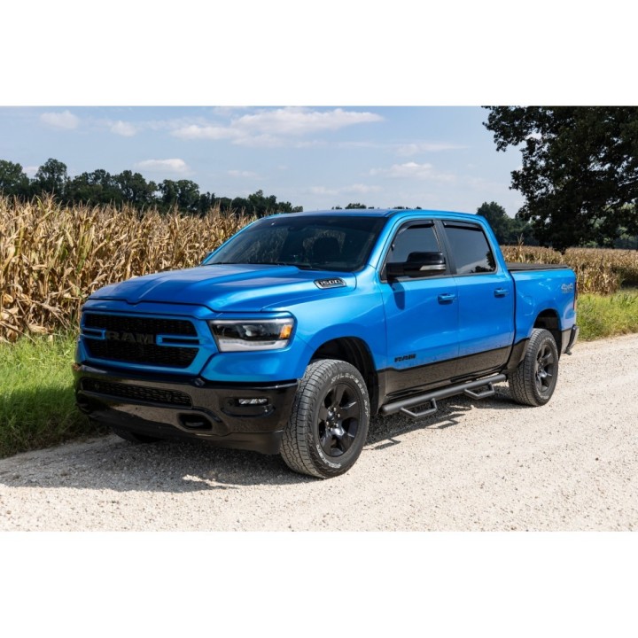 Progi, stopnie boczne Rough Country do RAM 1500 DT