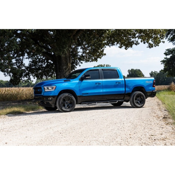 Progi, stopnie boczne Rough Country do RAM 1500 DT