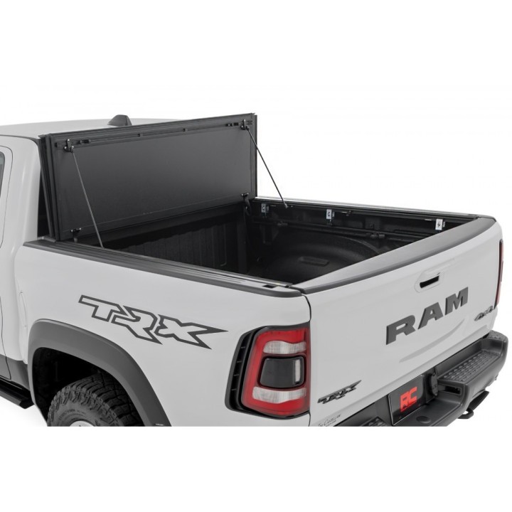 Twarda pokrywa paki tri-fold flip up Rough Country 6'4" - ujęcie 2
