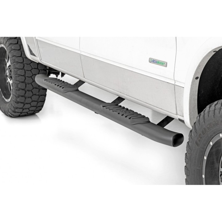 Progi, stopnie boczne czarne Rough Country Oval Nerf Steps Crew Cab