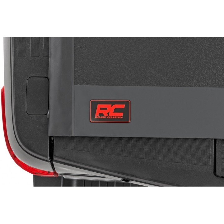 Twarda pokrywa paki tri-fold niski profil Rough Country