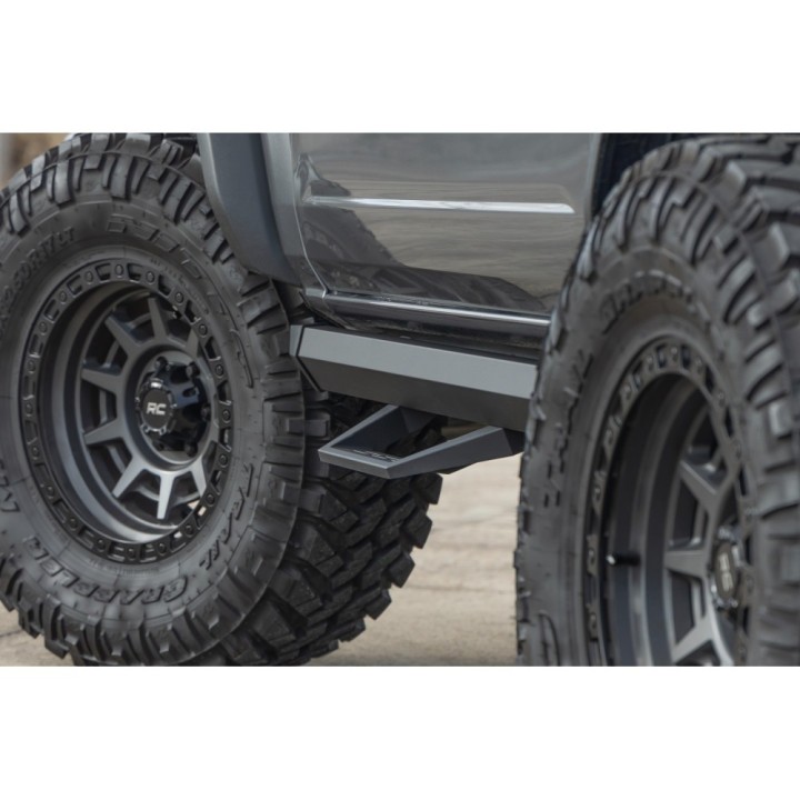 Progi, stopnie boczne regulowane aluminiowe Rough Country