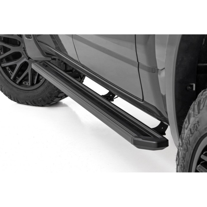 Progi, stopnie boczne Rough Country do RAM 1500 DT