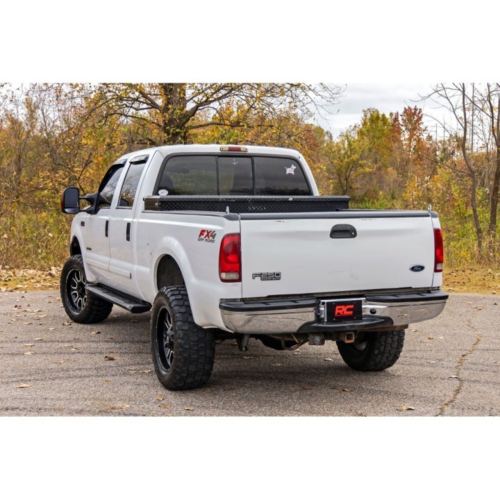Progi, stopnie boczne aluminiowe Rough Country | Szekla4x4